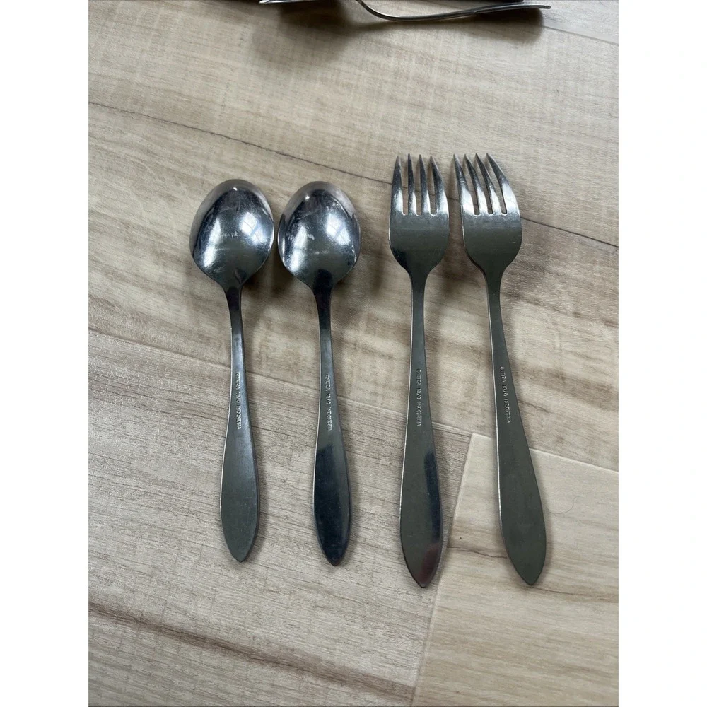 SET OR 4  WINDWARD  ONEIDA 18-0 Stainless‎ 2 Spoons And 2 Dinner Forms